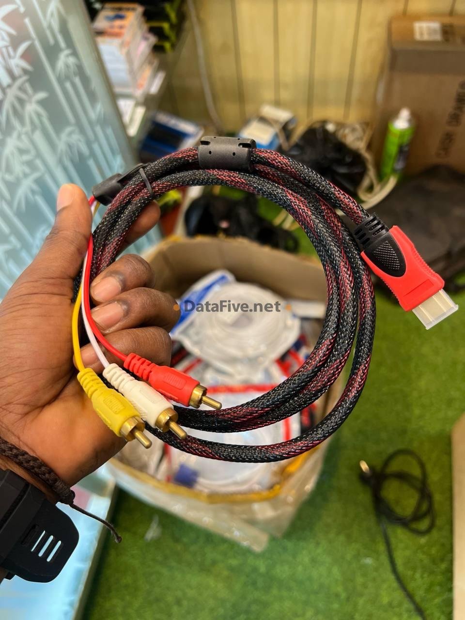 Cable HDMI à AV (HDMI2AV) - photo 2